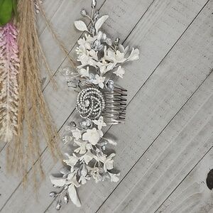 Silver and White Floral Hair Comb with Crystals.